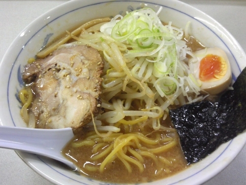 「背脂味噌豚骨ラーメン￥650・もやし￥50」@ラーメン・ぶーけの写真