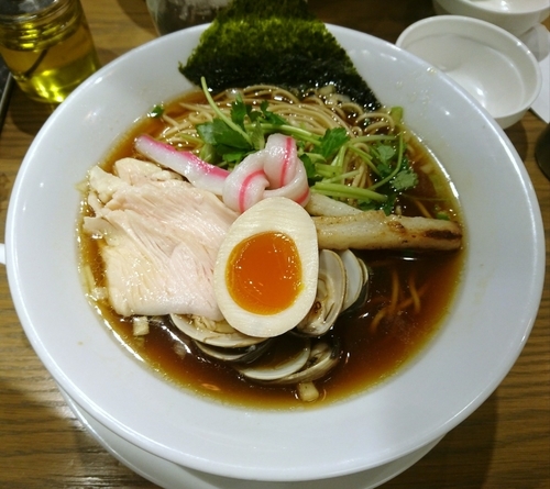 「鶏・煮干し・蛤のトリプルSOBA」@むぎとオリーブ さいたま新都心店の写真
