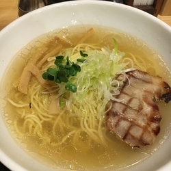 ラーメン 塩 750円