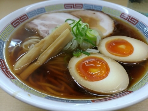 「昔ながらのらーめん780円+半味玉」@煮干鰮らーめん 圓の写真