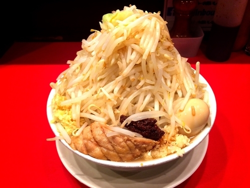 「味玉ラーメン(野菜マシマシ・ニンニク・生姜・辛玉)」@用心棒の写真