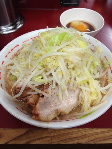 「ラーメン  すき焼きタレ生タマゴ」@ラーメン二郎 相模大野店の写真