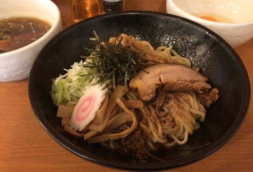 「油そば(スープ付)＋生卵(850円＋50円)」@中華そば 独歩の写真