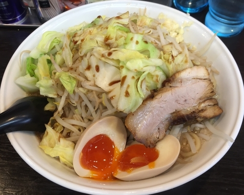 「藤郎らーめん＋味玉（藤郎の日価格￥600＋￥100）」@らーめん一藤家 平塚本店の写真