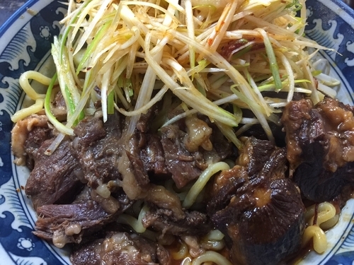 「牛すじ＆牛たん ぶっかけ」@らーめんしょっぷ中吉 綾瀬店の写真