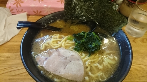 「豚骨醤油らーめん(700円)」@らーめん家 せんだい 横浜駅西口店の写真