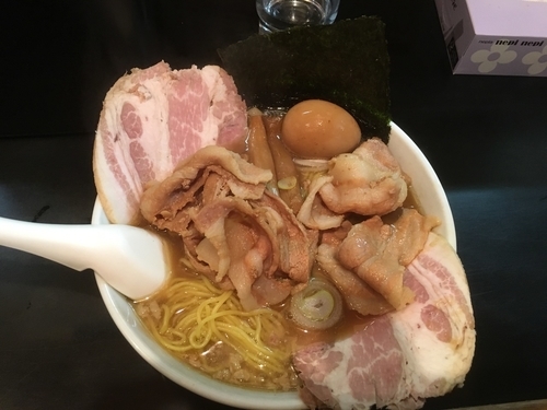 「大量煮干しの100、800円」@一条流がんこ総本家分家四谷荒木町の写真