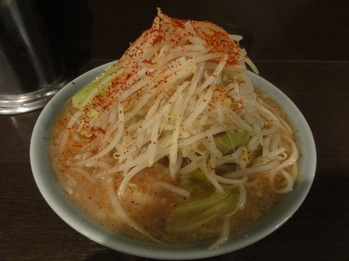 「ラーメン700円　麺硬め　野菜ニンニク唐辛子」@ラーメン二郎 JR西口蒲田店の写真