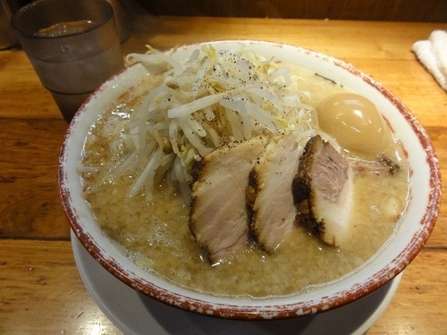 「ラーメン750円　麺少な目　麺柔らかめ」@らーめん バリ男 新橋本店の写真