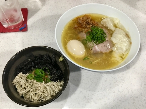 「絹腰和伊麺の山水地鶏 塩かけそば【限定】+特製トッピング」@ラーメン星印の写真