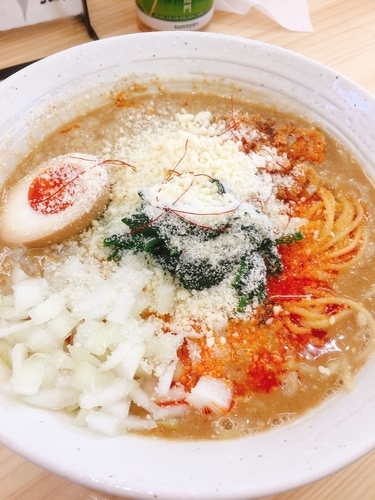 「【限定】濃厚担々麺 チーズ、玉ねぎトッピング」@宮二郎の写真