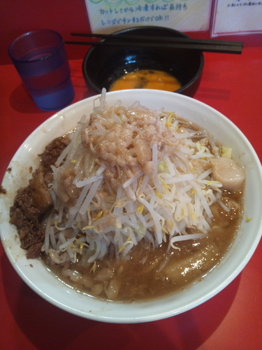 「小ラーメン(700円)＋生卵(50円)＋豚ほぐし(50円)」@麺屋 桐龍の写真