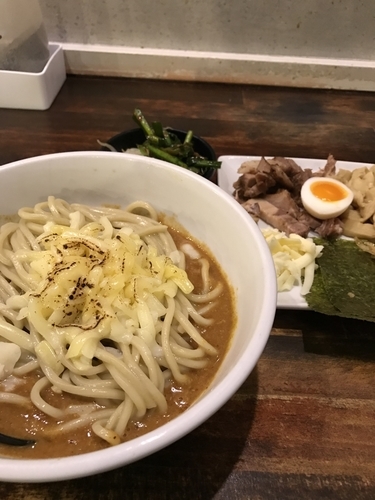 「カレーまぜそば＋チーズ」@オリオン食堂の写真