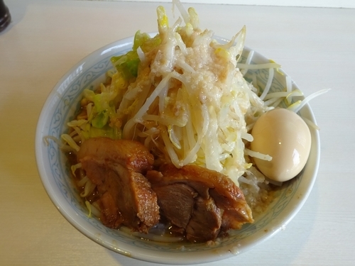 「味玉らーめん（850円）野菜多め油多め」@らーめん 陸 尾山台店の写真