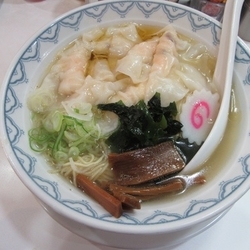海老塩ワンタン麺（８５０円）大盛無料