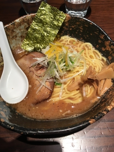 「濃厚醤油ラーメン」@麺や すする 本店の写真