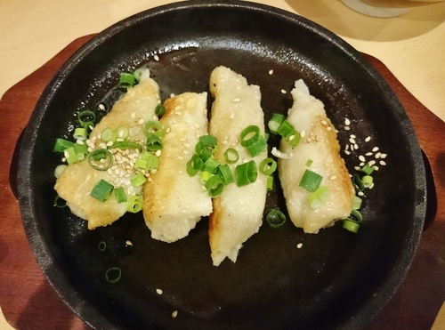 「鉄板とり皮焼餃子(4個) 450円」@Tokyo担々麺RAINBOWの写真