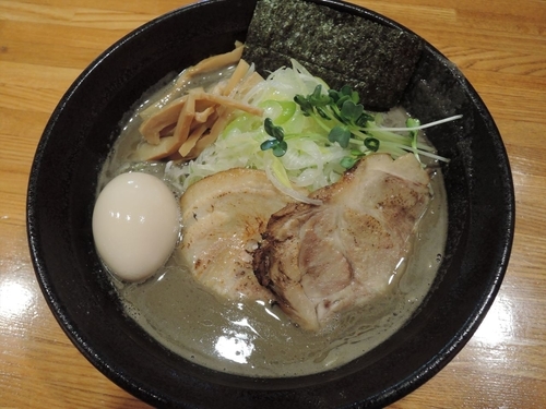 「メガ煮干しラーメン」@麺屋 ひな多の写真