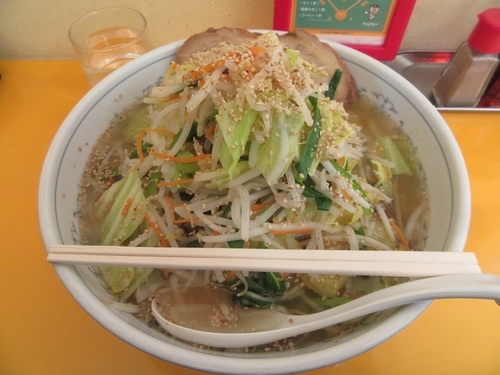 「野菜たっぷりタンメン(860円)+大盛+チャーシュー」@しょうやの写真