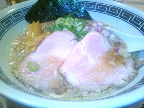 「背脂煮干しそば」@らーめん セアブラノ神 壬生本店の写真