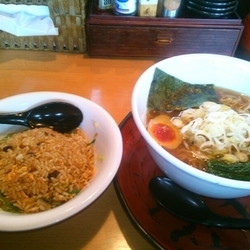 鰹武士醤油麺　焼き飯