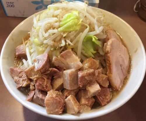 「小ラーメン:680円＋コマギレチャーシュー:150円」@ラーメン どんの写真