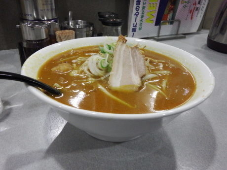 「味噌カレーラーメン（ジャガイモピロシキ入り）」@ニングル 双葉店の写真