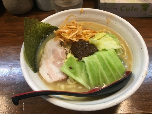 「熟成練り醤油らーめん（大盛り）」@『   』（無銘）の写真