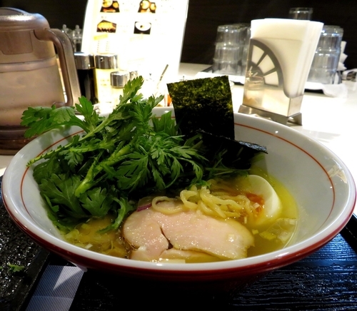 「あっさり鶏塩＋春菊(960円)」@鷄そば処 かしわの写真