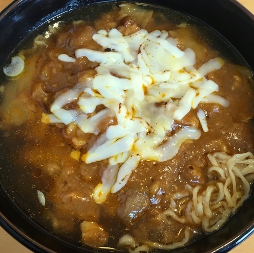 「チーズカレーラーメン」@来集軒の写真