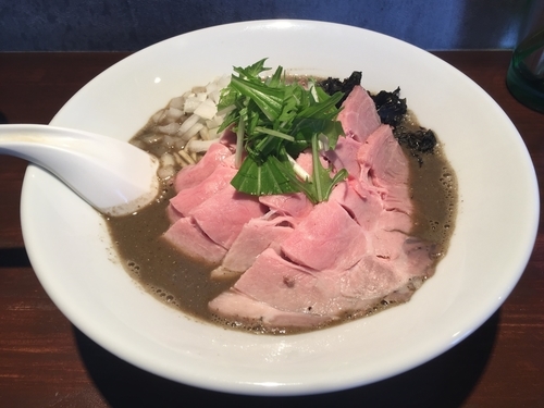 「濃厚中華ソバ＋肉増し＋替玉ハーフ（塩、醤油）＋生卵」@中華蕎麦 志の写真