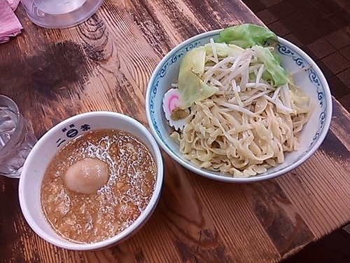 「背脂煮干しつけ麺（大）＋味玉・野菜」@二葉 上荻店の写真