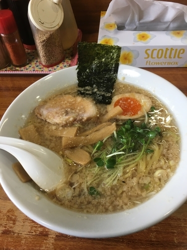 「醤油ラーメン（こってり、650¥）」@えるびすの写真
