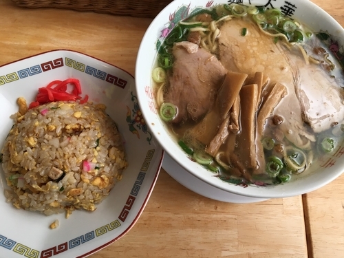 「醬油ラーメン半チャンセット」@麺や 太華の写真