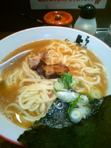 「学生ラーメン＋大盛り無料」@らーめん よし丸の写真