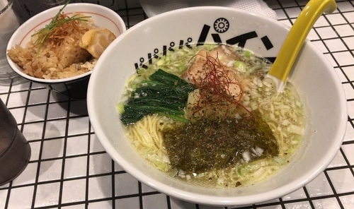 「パイナップルラーメン(塩･水曜限定)＋スープ炊きごはん」@81番の写真