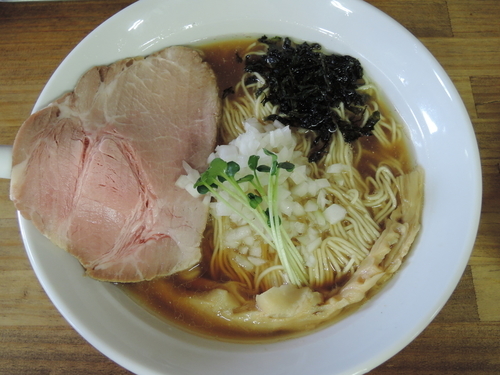 「鶏と煮干しのら～めん（醤油）」@へべれ家の写真