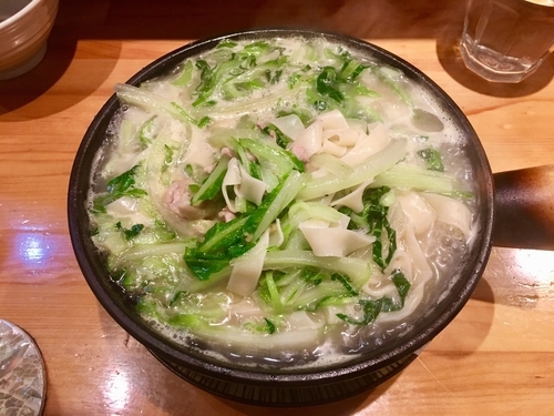 「特製土鍋平打ち煮込み麺 塩」@ウミガメ食堂の写真