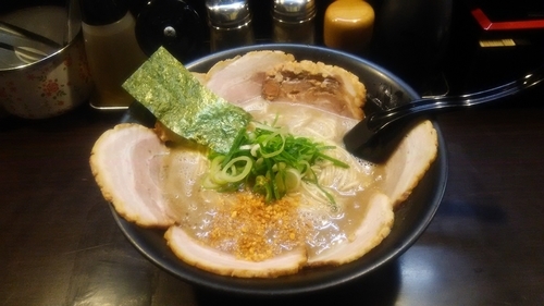 「チャーシューラーメン+替え玉」@ラーメンくれはの写真