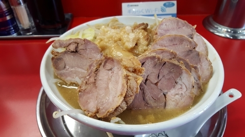 「小ラーメン豚W脂マシ」@麺でる 多摩センター店の写真