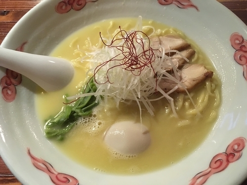 「鶏白湯ラーメン卵入り 大盛り」@麺・酒処 ぶらりの写真