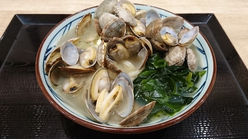 「限定/春のあさりバターうどん」@丸亀製麺 イオンモール日の出店の写真