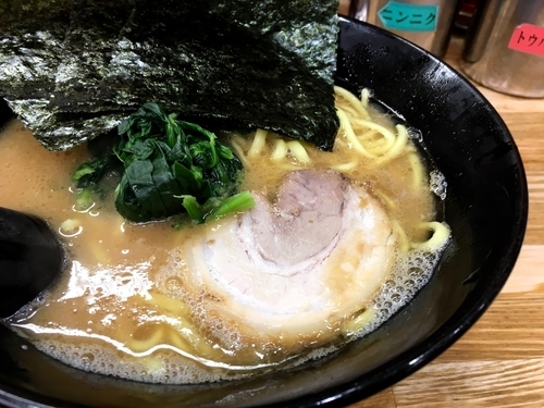 「キリンラガー中瓶＋らーめん・太麺バリ固」@せい家 三鷹店の写真