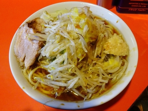 「ラーメン（700円）ヤサイニンニクカラメ」@ラーメン二郎 仙川店の写真