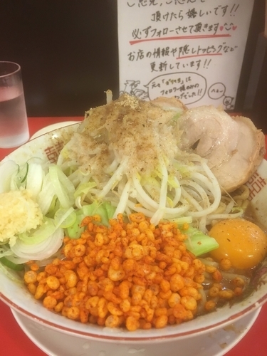 「まぜそば大盛400g＋豚1枚」@鷹の目 獨協大学前本店の写真