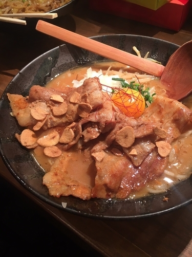 「肉盛り味噌ラーメン」@マルヤ商店の写真