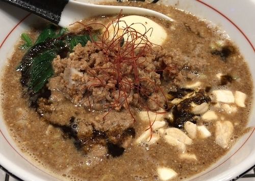 「担々麺(限定)＋パイナップルの味付け玉子(限定)」@81番の写真