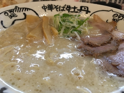 「牡丹 鶏白湯(唐揚げ&ライスセット)」@中華そば 牡丹の写真