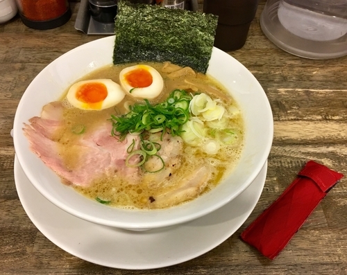 「鶏煮込みらぁめん」@岡本商店 谷町店の写真