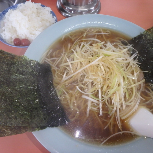 「ネギラーメン(650円)、半ライス(150円？)」@ラーメンショップ 津田店の写真